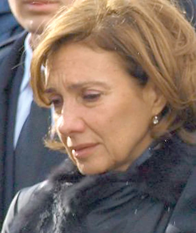
    Prima Doamnă  (55 de ani) îşi  va înmormânta mama mâine  
