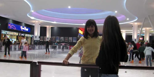 Patinoarul permnent din mall. FOTO: NICOLETA BUTNARU