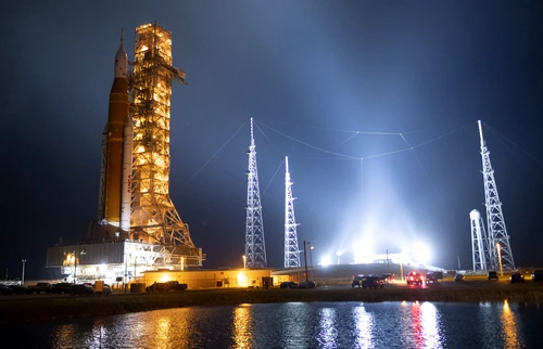 Racheta SLS a NASA pe rampa de lansare pentru misiunea Artemis către Lună 4 nov 2022 Foto EPA EFE