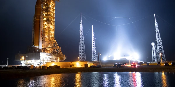 Racheta SLS a NASA pe rampa de lansare pentru misiunea Artemis către Lună 4 nov 2022 Foto EPA EFE