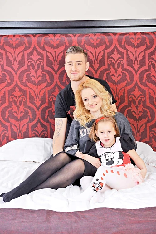 Mihai, alături de soţia Ioana şi fetiţa lor, Rianna