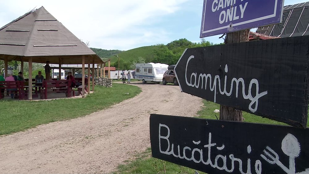 Paștele a dat startul vacanțelor la rulotă. Ținutul Buzăului, un adevărat magnet pentru turiștii străini VIDEO