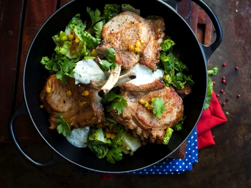 cotlete de porc cu salata de porumb jpeg