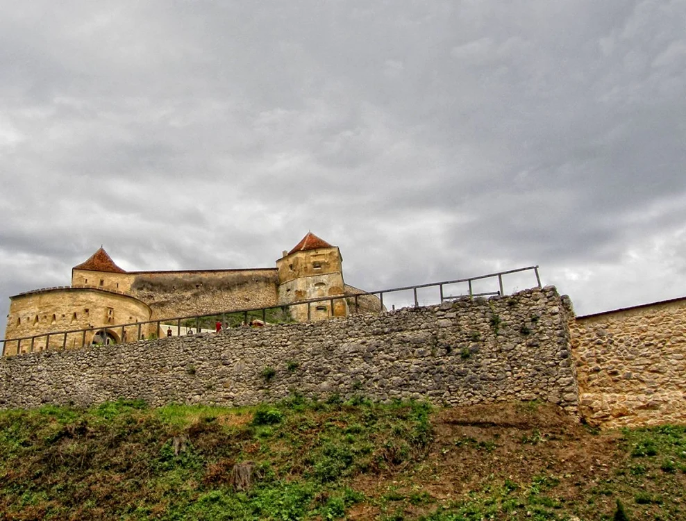 Cetatea Râşnov este principalul obiectiv turistic al oraşului. FOTOAdevărul.