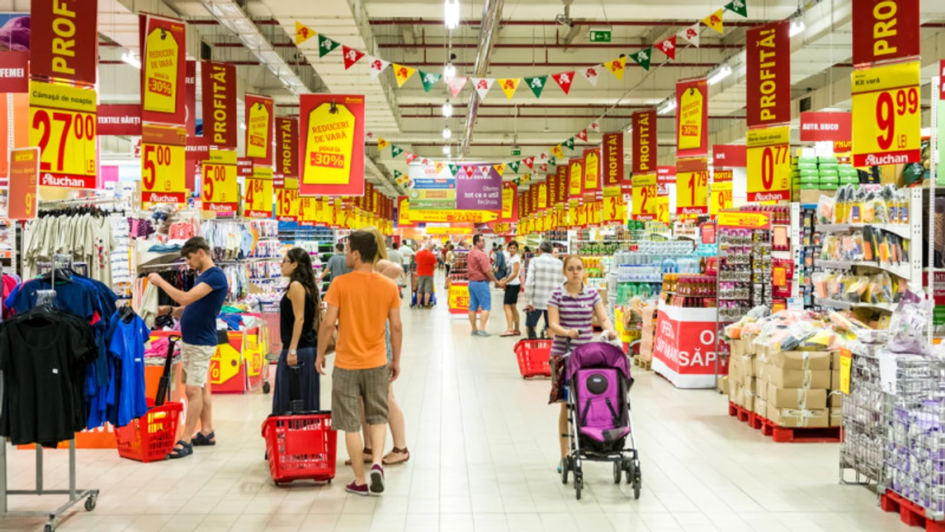 Supermarketurile s-au adaptat obiceiului românilor de a lăsa pe ultima clipă cumpărăturile