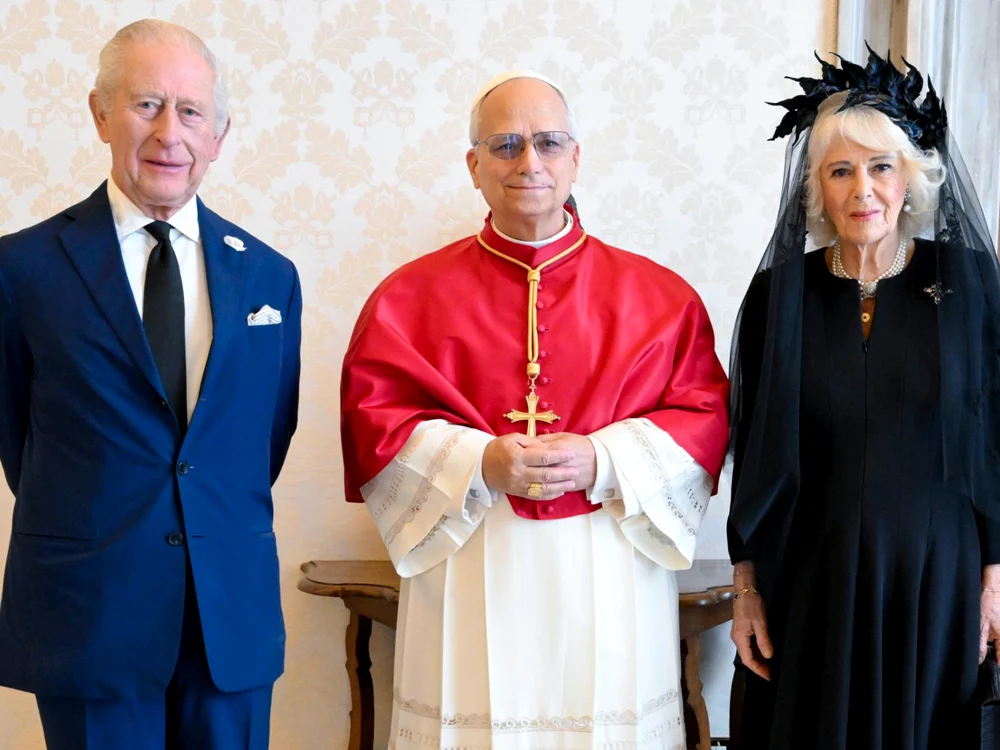 Regele Charles, Papa Leon și Regina Camilla/FOTO: X @VaticanNews