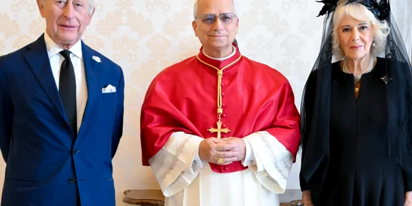 Regele Charles, Papa Leon si Regina Camilla foto X @VaticanNews png