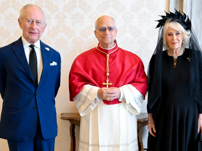 Regele Charles, Papa Leon și Regina Camilla/FOTO: X @VaticanNews