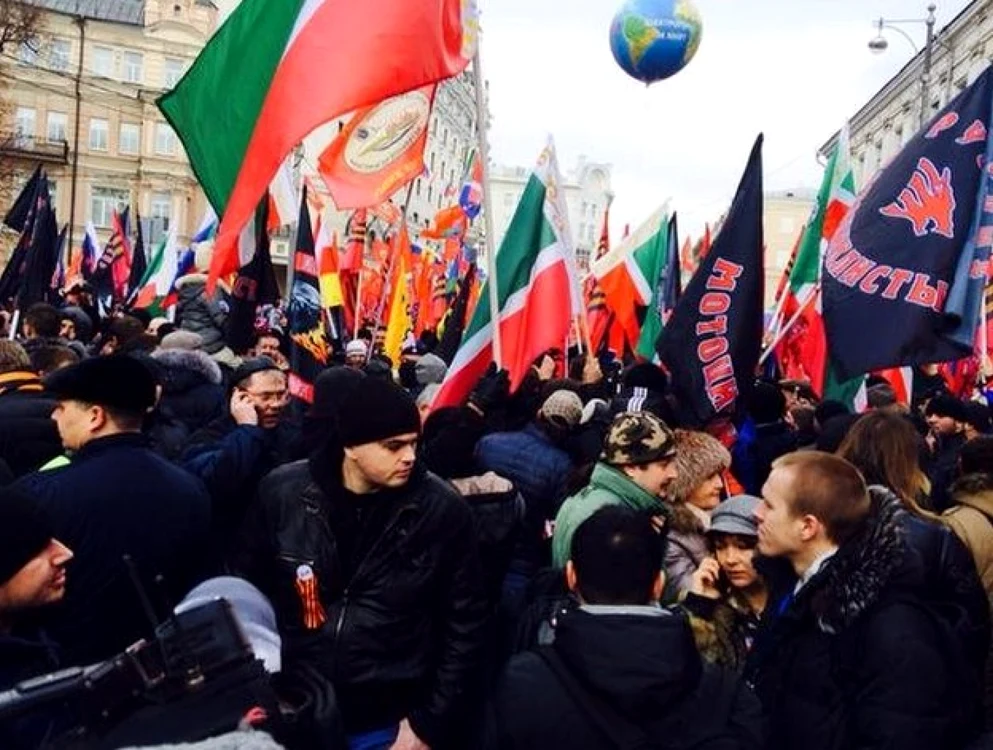 Ruşii condamnă revoluţia ucraineană, mărşăluind la Moscova FOTO BBC