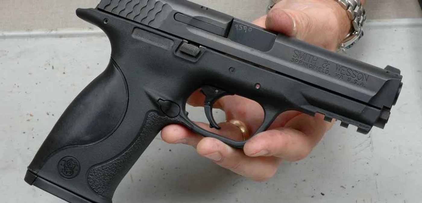Pistolul a fost conficat. FOTOArhivă.