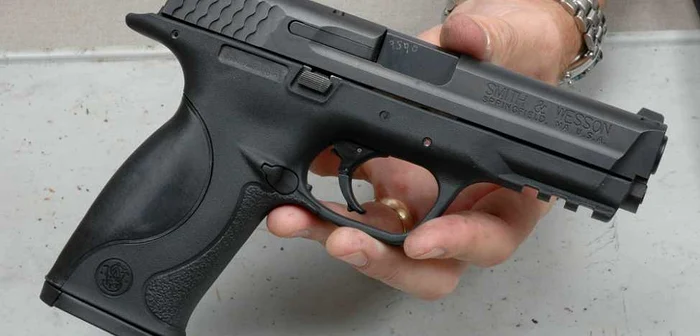 Pistolul a fost conficat. FOTOArhivă.