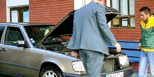 Maşinile suspecte sunt oprite la graniţă şi verificate atent de poliţiştii de frontieră