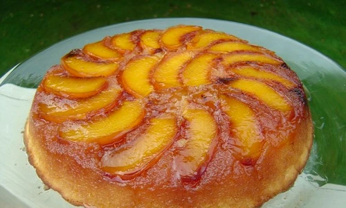 tarta rasturnata cu piersici 580x400 jpeg