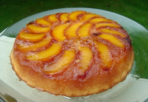 tarta rasturnata cu piersici 580x400 jpeg