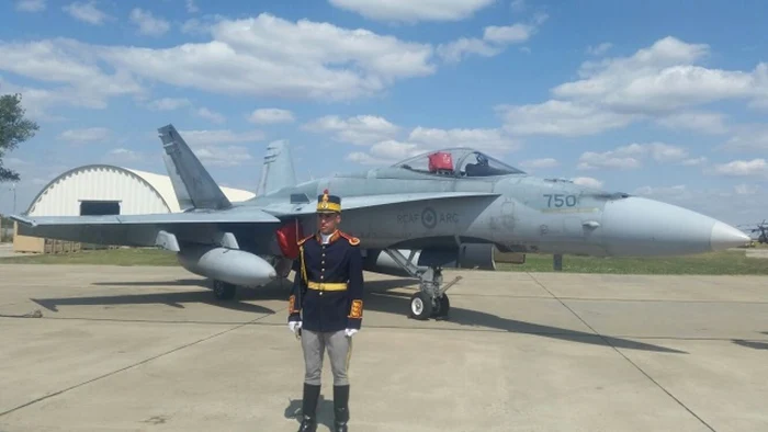 Avion canadian la Mihail Kogălniceanu FOTO Călin Gavrilaş