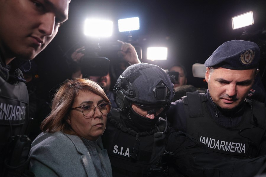 Fiica omului de afaceri arădean Ioan Crişan şi doi complici, reţinuţi pentru omor calificat. Procurori: „L-au detonat de la distanță”