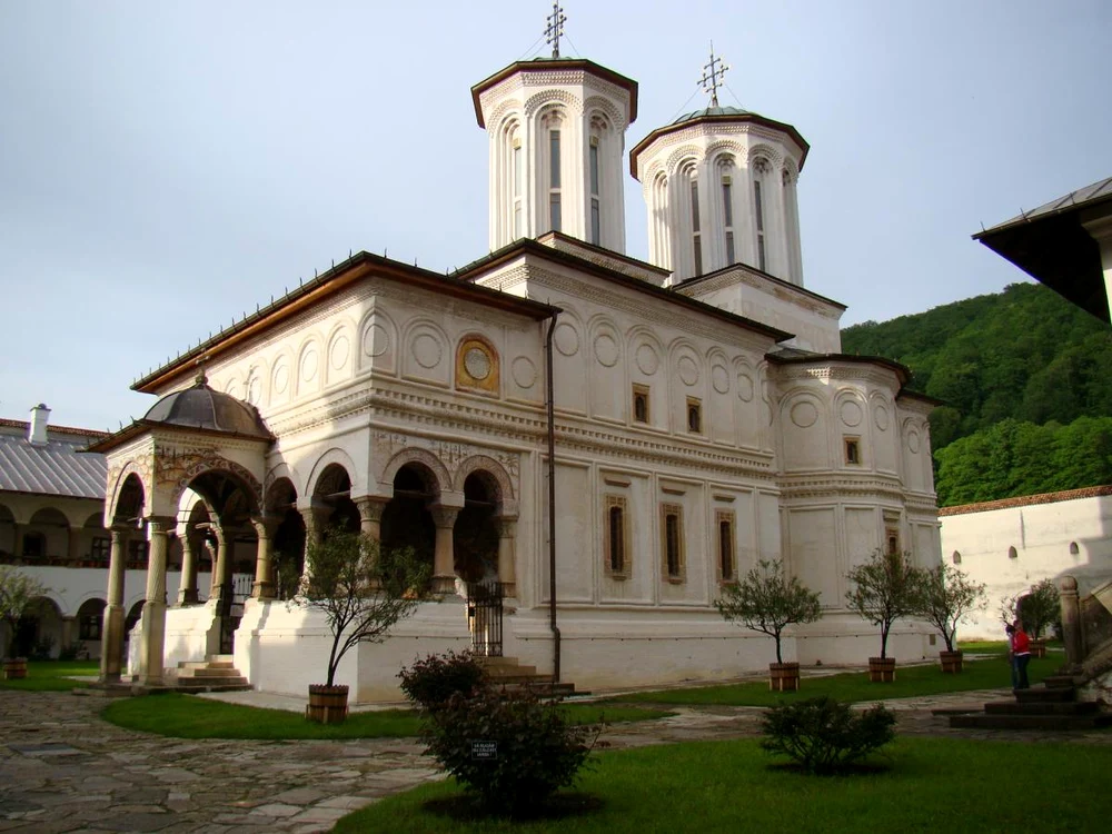 Biserica Sfintii Imparati de la Manastirea Horezu jpg jpeg