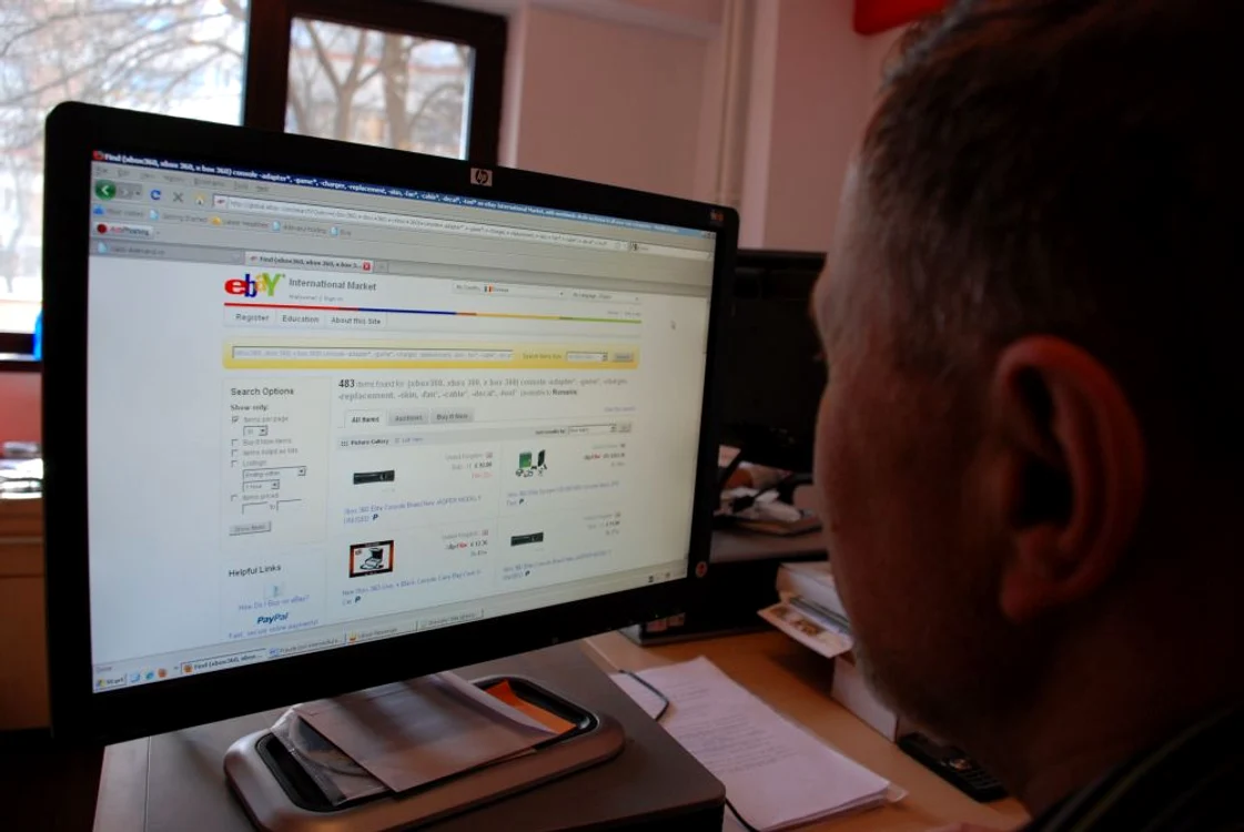 Românul a înşelat mai multe persoane pe site-ul eBay FOTO Arhivă