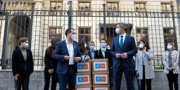 Vlad Voiculescu şi Dan Barna depunere semnături BEM FOTO Mediafax / Andreea Alexandru