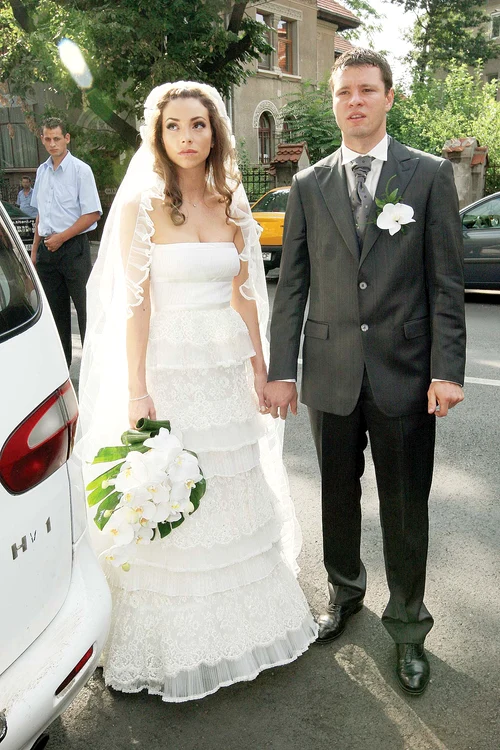 Marius și Cristina s-au căsătorit în anul 2000, nași fiindu-le soții Cristi și Mihaela Borcea. Ei par să fi urmat exemplul părinților spirituali, divorțați și ei