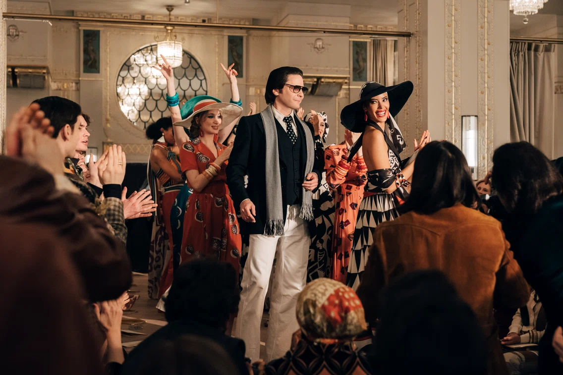 „Becoming Karl Lagerfeld” - Daniel Bruhl. FOTO: Disney