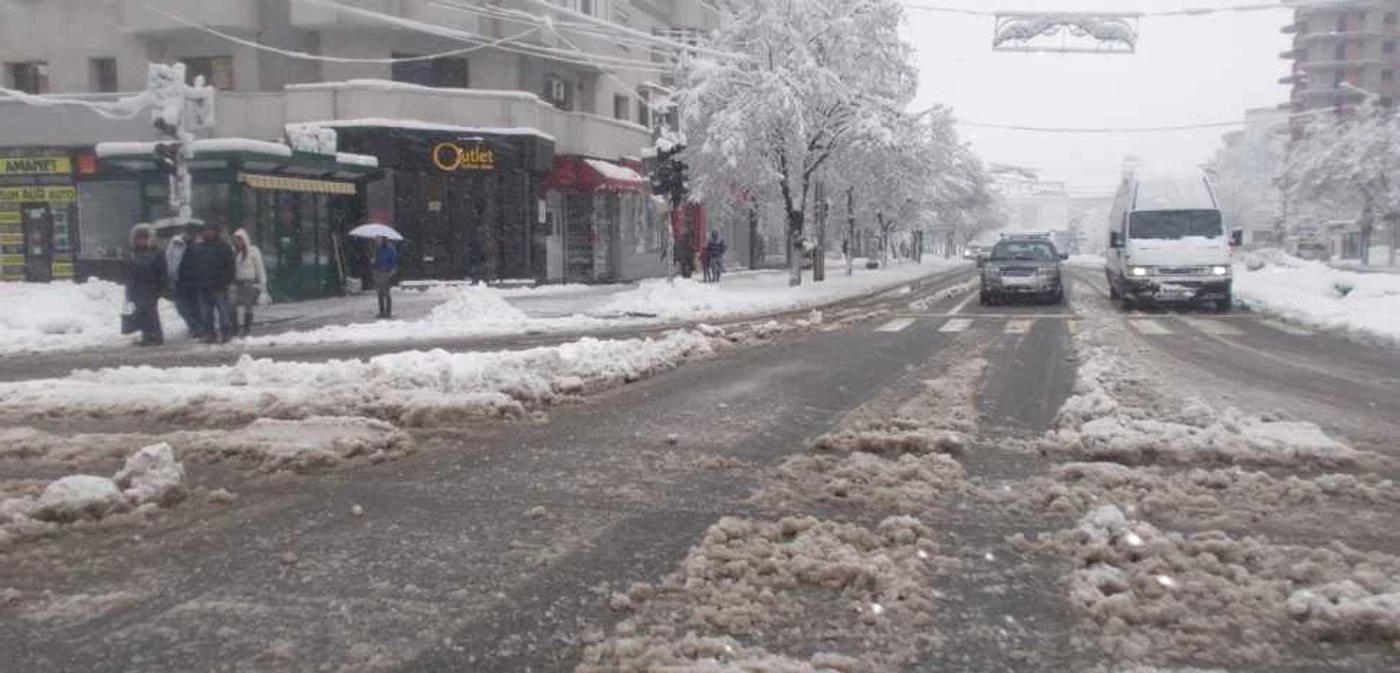 Prefectul a atras atenţia că nu s-a acţionat decât pe străzile principale Foto: Alina Mitran