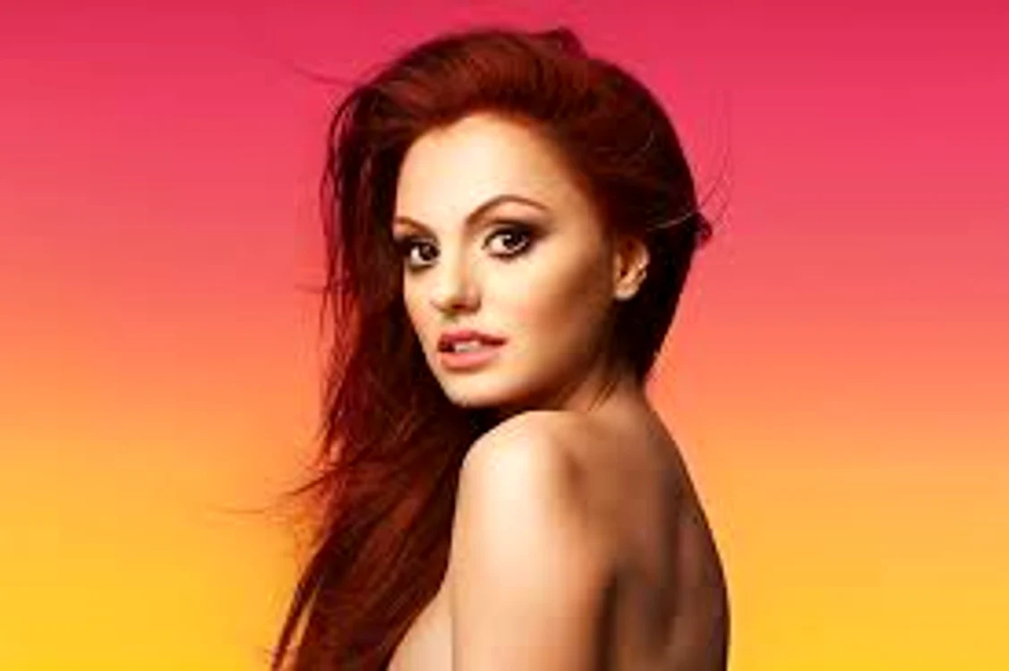 
    Alexandra Stan cu ambasadorul Japoniei  