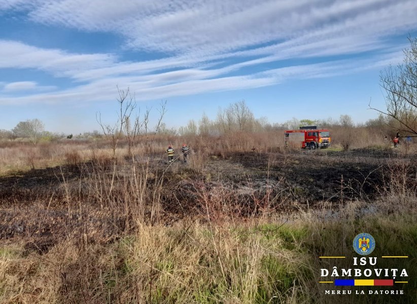Locatarii unui bloc din oraşul Titu, evacuaţi după ce pe scara imobilului s-a simţit miros de gaz