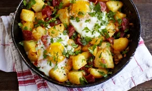 Cartofi la cuptor, cu Chorizo si oua jpeg