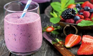 smoothie cu fructe de padure jpg