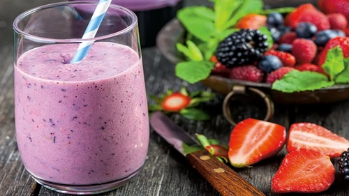 smoothie cu fructe de padure jpg