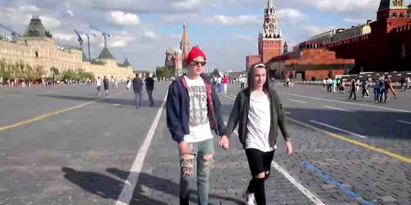 Doi prezentatori ruși au făcut un experiment inedit pe străzile Moscovei. Rezultatul este uimitorFoto: captură Youtube