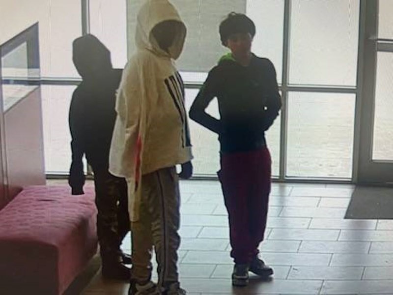 Cum au jefuit trei băieți o bancă din Texas. „Micii ticăloși” au fost găsiți cu ajutorul părinților VIDEO