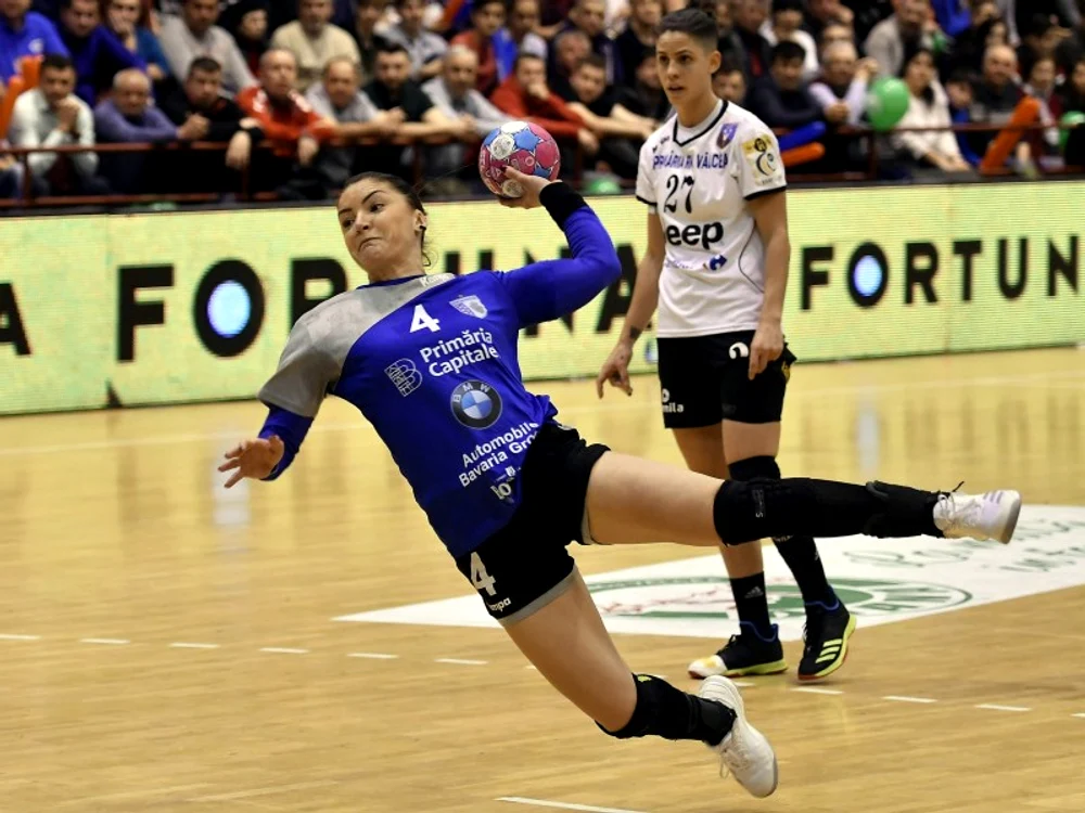 
    Cu 10 goluri marcate, Jovanka Radicevic și-a făcut datoria și asearăFoto: sportpictures.eu  