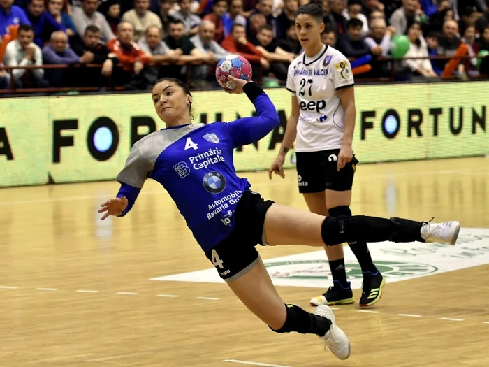 
    Cu 10 goluri marcate, Jovanka Radicevic și-a făcut datoria și asearăFoto: sportpictures.eu  