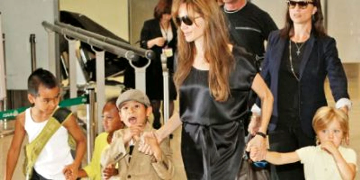 Angelina Jolie are o familie numeroasă şi „multiculturală“ 