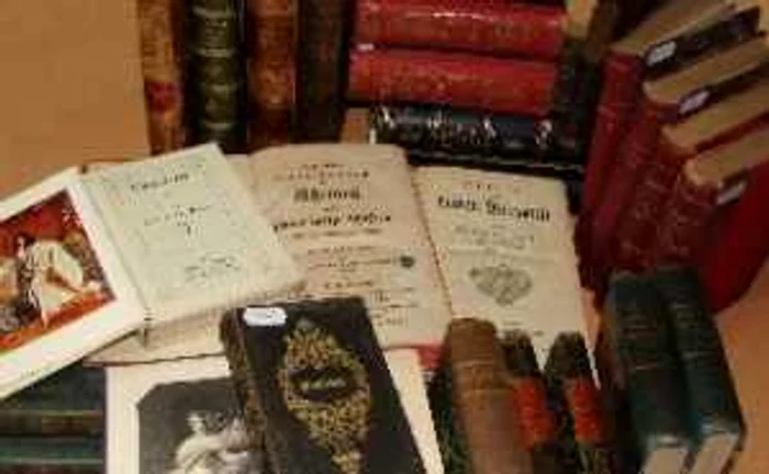 Bacău: Donație de 500 de volume din secolul XIX la Bibliotecă
