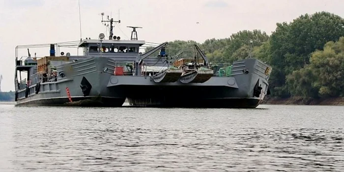 Bac fluvial militar la Galati