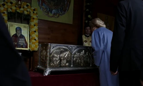 Viorica Dăncilă s a închinat la racla cu moaştele Sfântului Dimitrie cel Nou jpeg