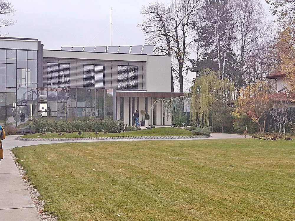 Aşa arată vila impunătoare din Snagov, închiriată special pentru filmări