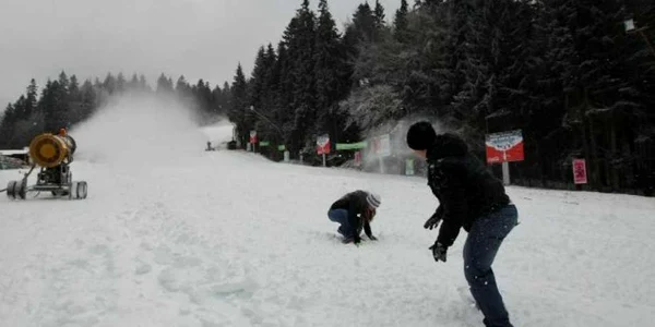 În Poiana Braşov şi Predeal pârtiile sunt pregătite pentru turişti