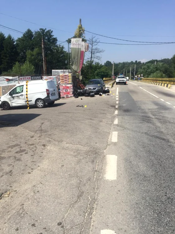 Motociclist slovac rănit grav pe un drum naţional din Vâlcea în urma coliziunii cu o maşină Foto Adevărul