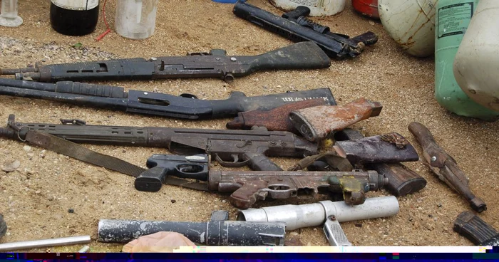 Arme ale rebelilor Boko Haram, confiscate de forţele guvernamentale. FOTO: Reuters