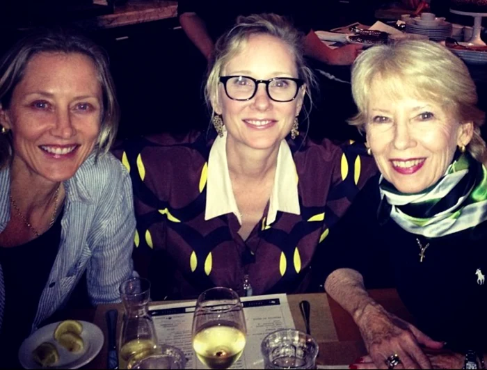 De la stânga: Abigail, singurul copil care mai trăiește, Anne și Nancy Heche