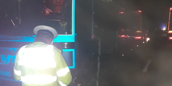 Imagini de la un accident de pe Valea Oltului în care a fost implicat un autocar plin de turiști Foto ISU Vâlcea jpeg