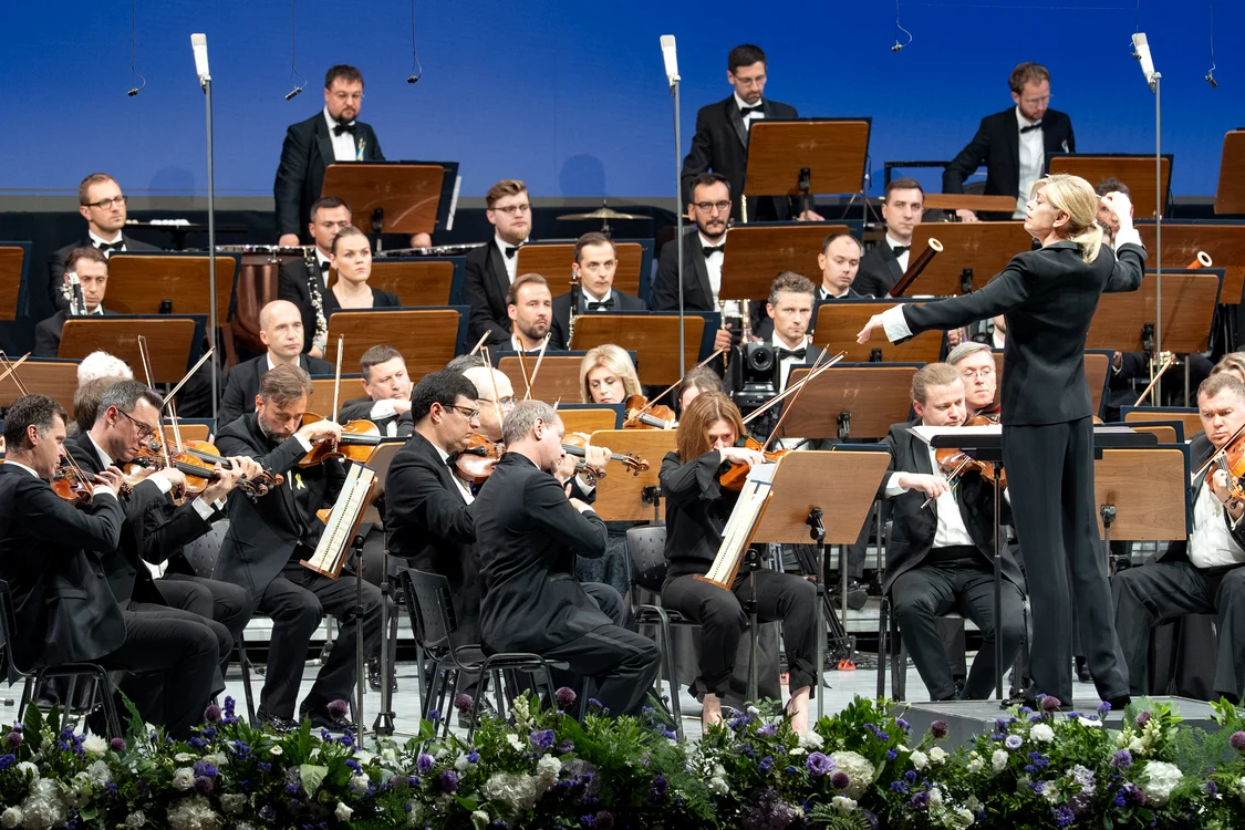 Ukrainian Freedom Orchestra și Kerri-Lynn Wilson. Foto Anca Arambasa