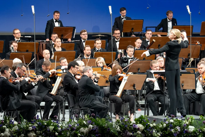Ukrainian Freedom Orchestra și Kerri-Lynn Wilson. Foto Anca Arambasa