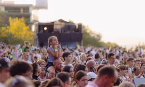 main stage crowd jpg