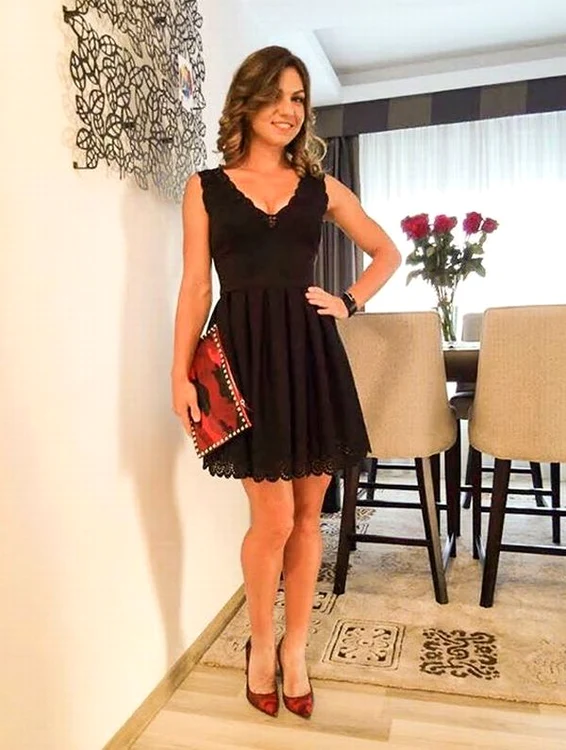 
    Simona Halep in rochie de searaFoto: Facebook  