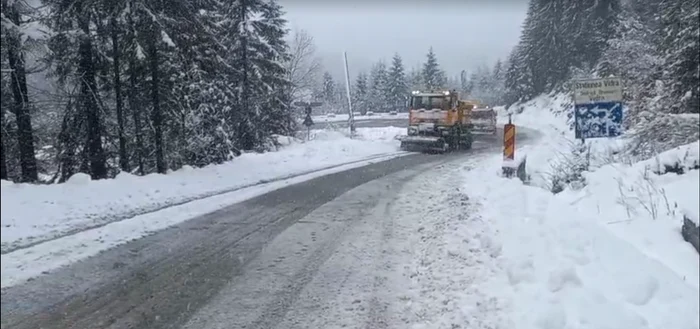Un val de aer polar a adus ninsori abundente. FOTO: captură video Facebook